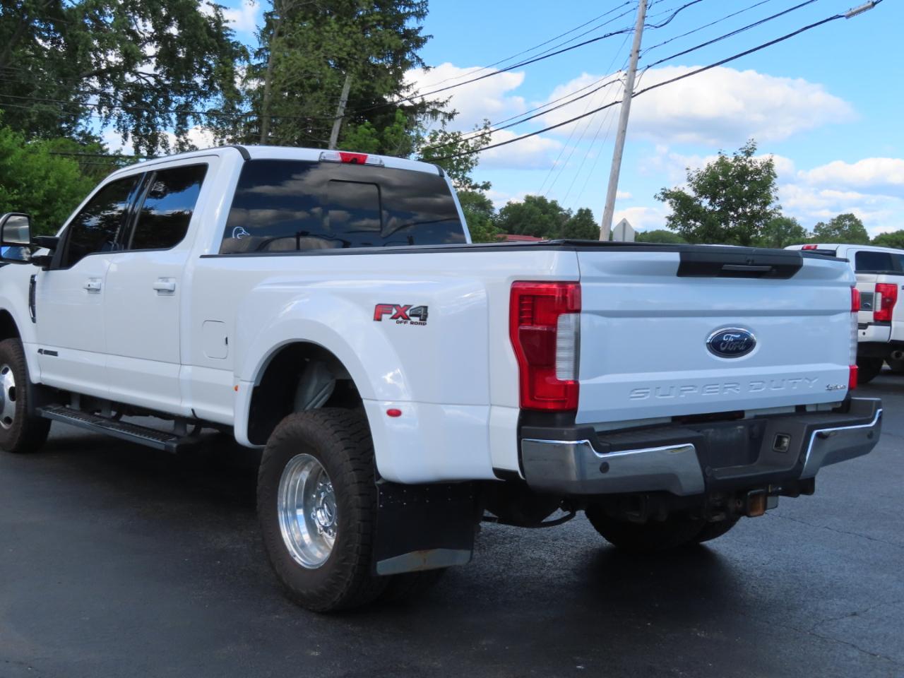Ford Super Duty F-350 DRW Lariat 4WD Crew Cab 8' Box 2019