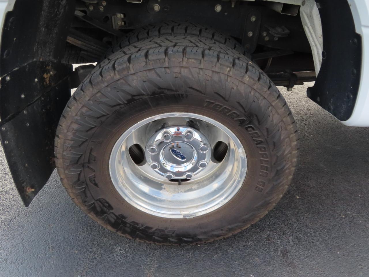 Ford Super Duty F-350 DRW Lariat 4WD Crew Cab 8' Box 2019