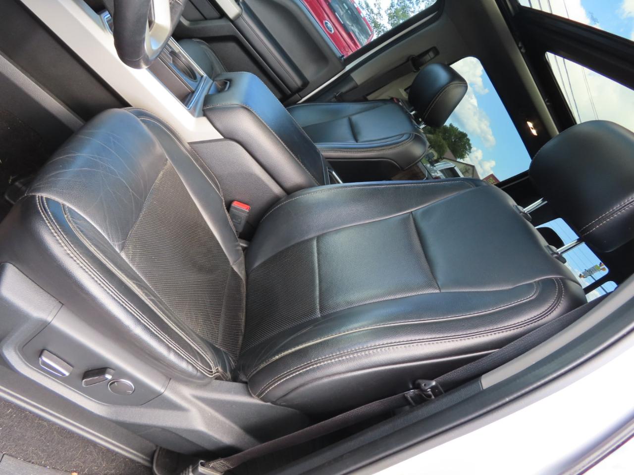 Ford Super Duty F-350 DRW Lariat 4WD Crew Cab 8' Box 2019