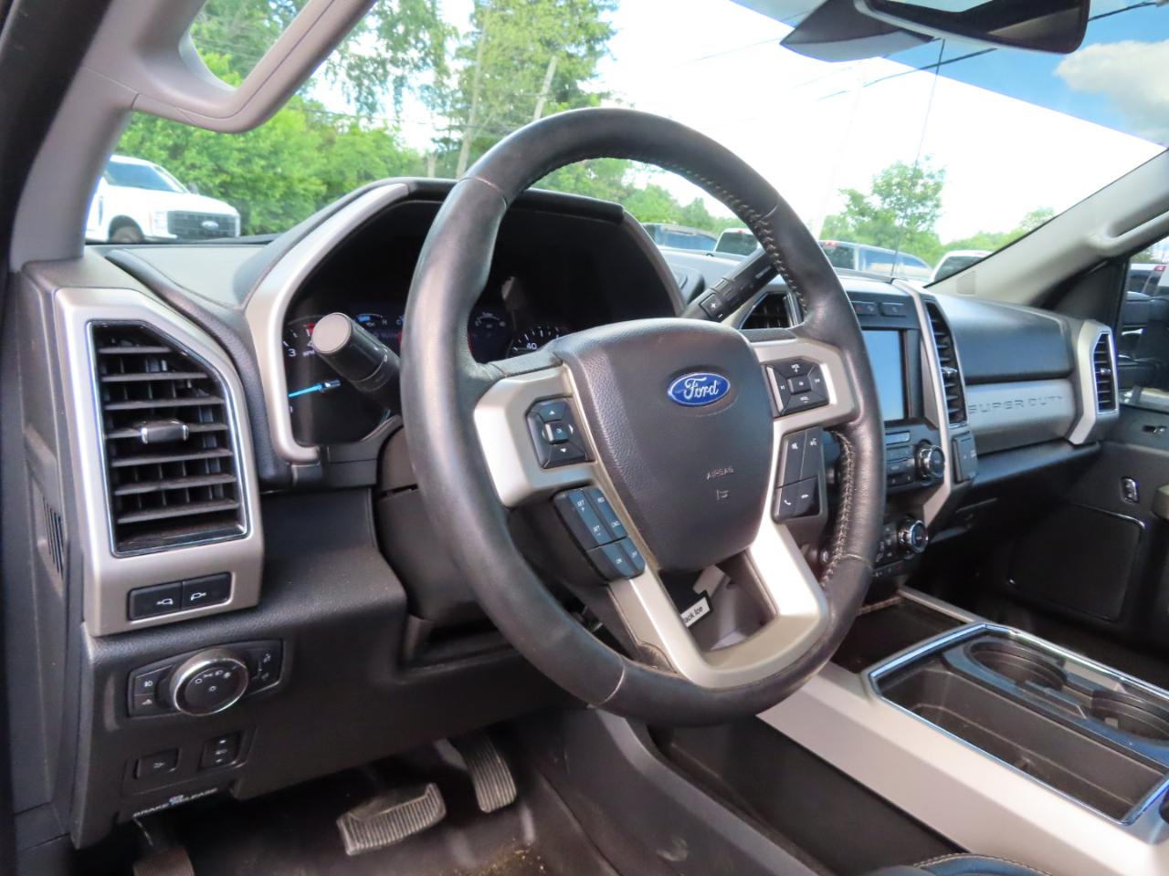 Ford Super Duty F-350 DRW Lariat 4WD Crew Cab 8' Box 2019