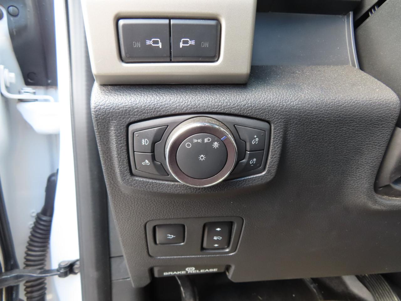 Ford Super Duty F-350 DRW Lariat 4WD Crew Cab 8' Box 2019