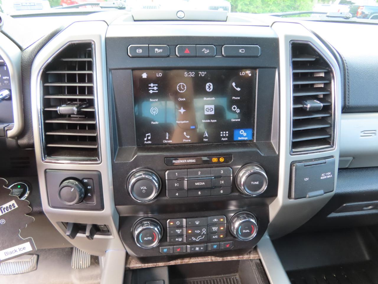 Ford Super Duty F-350 DRW Lariat 4WD Crew Cab 8' Box 2019