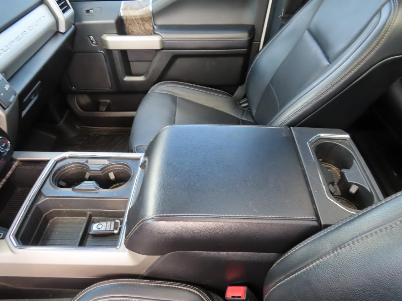 Ford Super Duty F-350 DRW Lariat 4WD Crew Cab 8' Box 2019