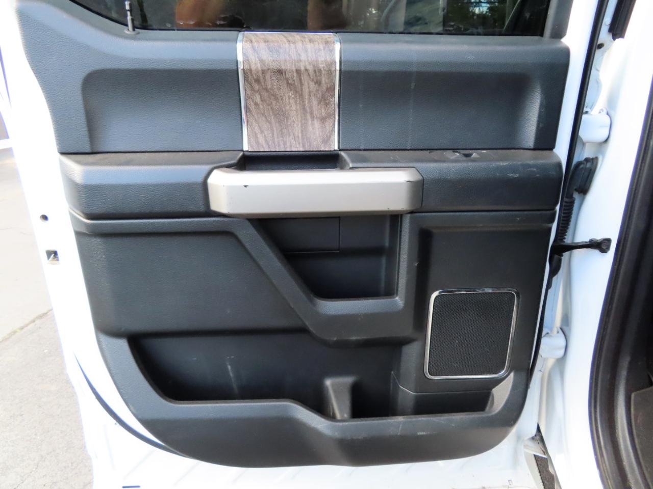 Ford Super Duty F-350 DRW Lariat 4WD Crew Cab 8' Box 2019