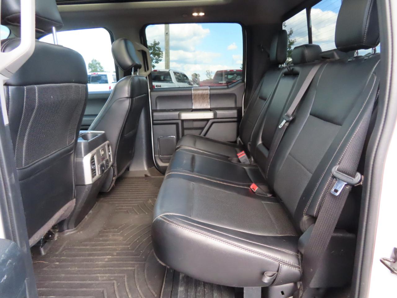Ford Super Duty F-350 DRW Lariat 4WD Crew Cab 8' Box 2019