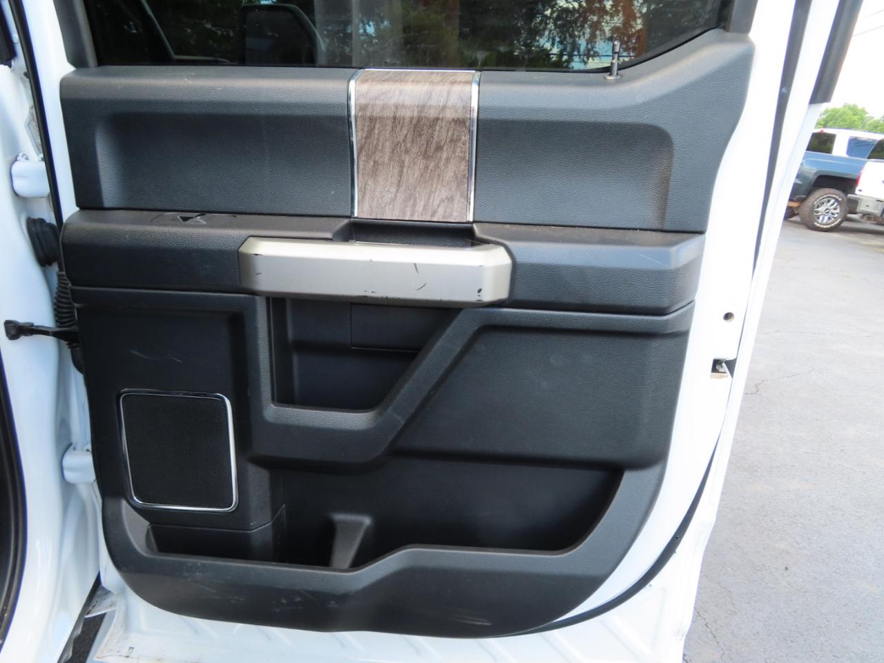 Ford Super Duty F-350 DRW Lariat 4WD Crew Cab 8' Box 2019