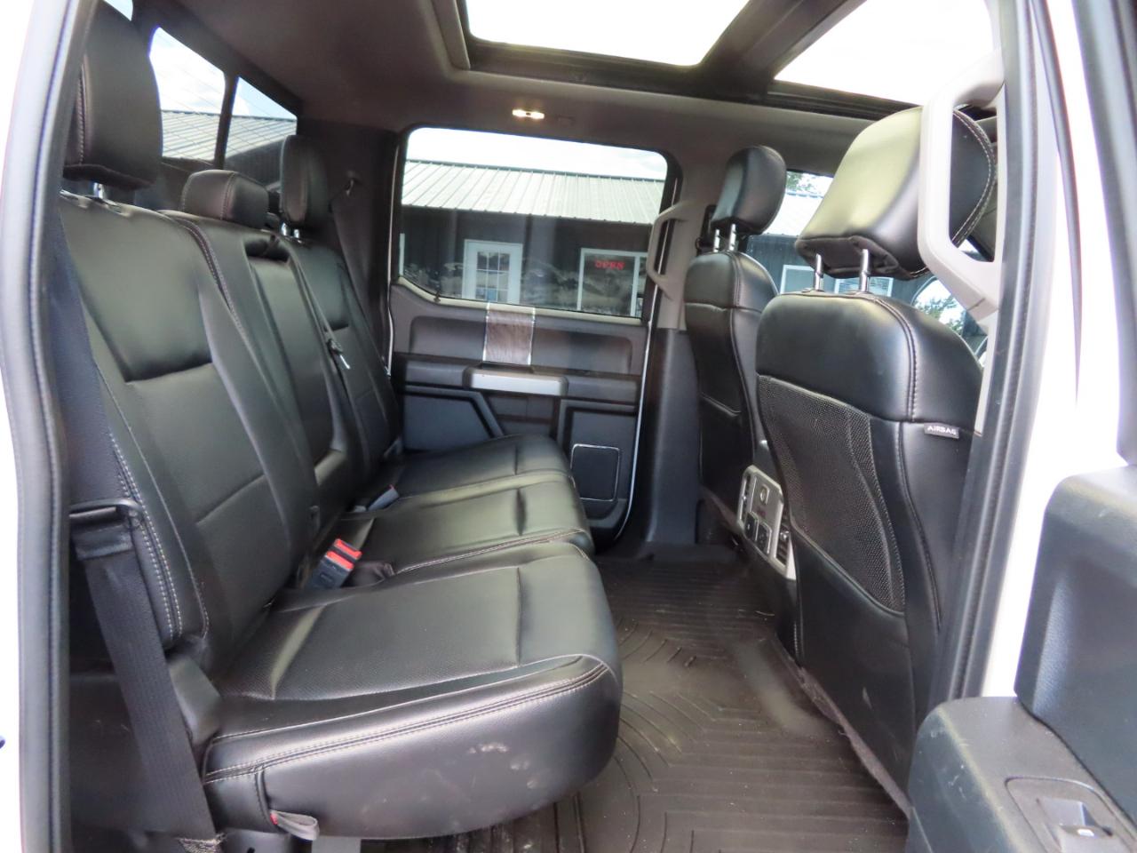 Ford Super Duty F-350 DRW Lariat 4WD Crew Cab 8' Box 2019