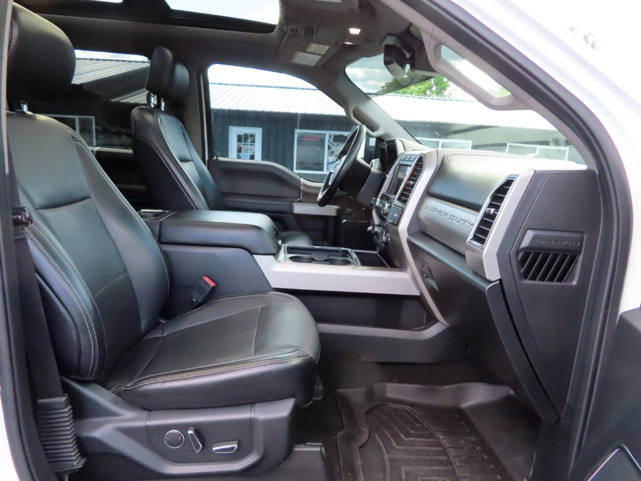 Ford Super Duty F-350 DRW Lariat 4WD Crew Cab 8' Box 2019