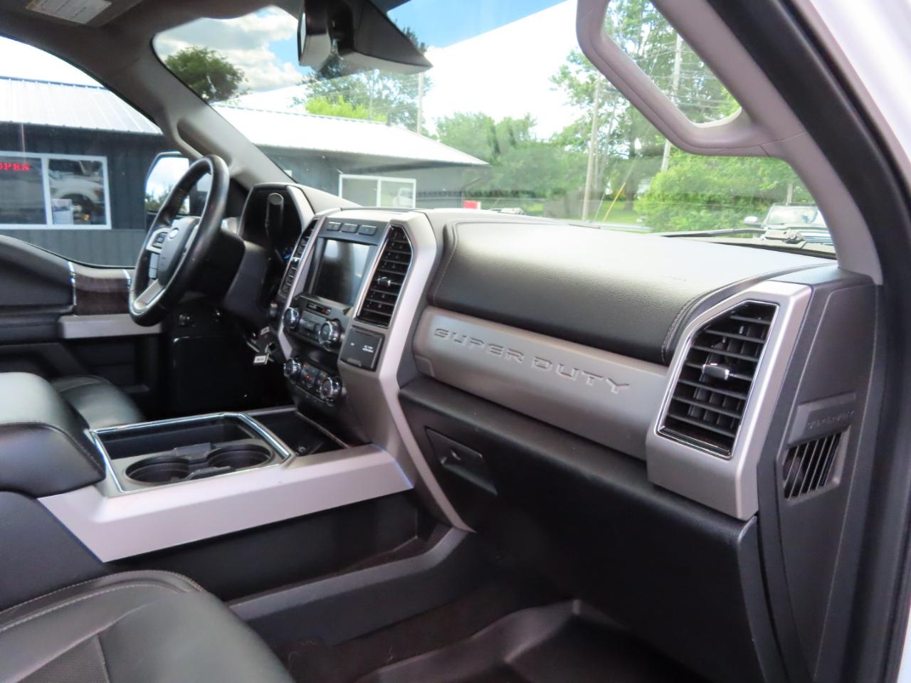 Ford Super Duty F-350 DRW Lariat 4WD Crew Cab 8' Box 2019