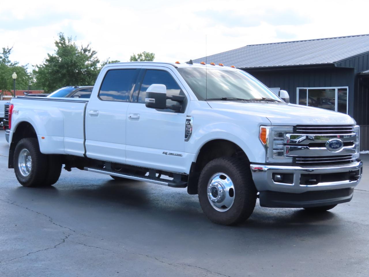 Ford Super Duty F-350 DRW Lariat 4WD Crew Cab 8' Box 2019