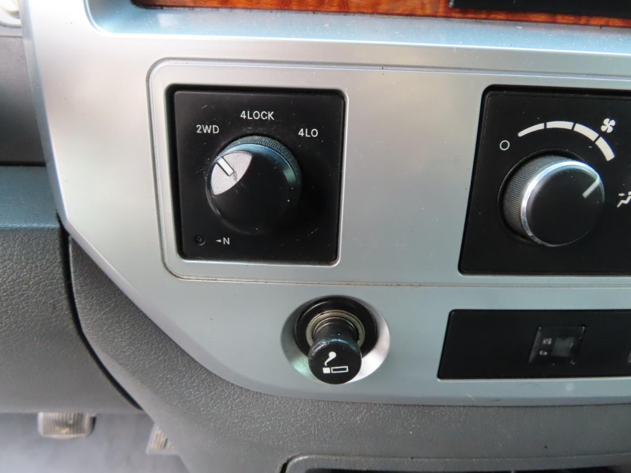 Dodge Ram 2500 4dr Quad Cab 140.5 4WD Laramie 2006