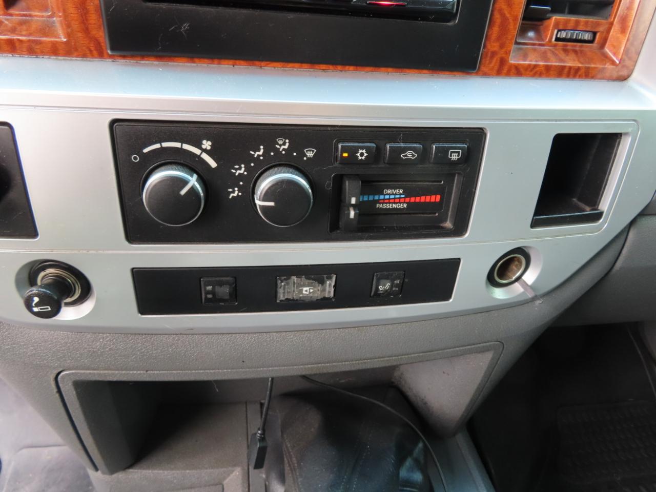 Dodge Ram 2500 4dr Quad Cab 140.5 4WD Laramie 2006