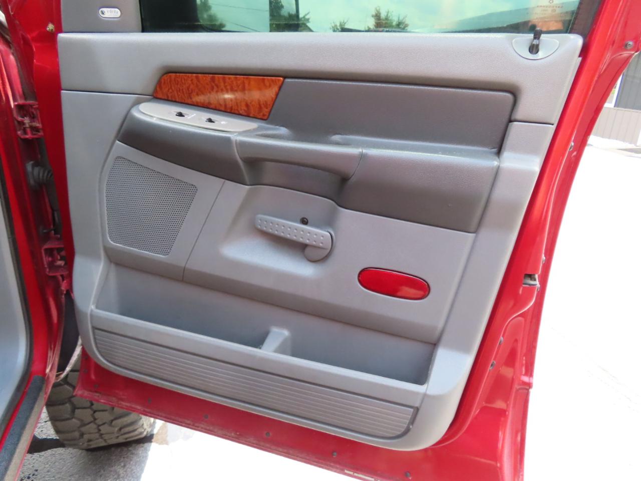 Dodge Ram 2500 4dr Quad Cab 140.5 4WD Laramie 2006