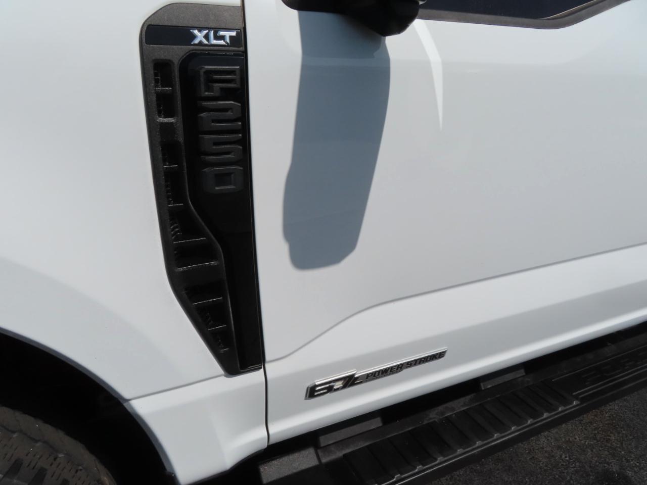 Ford Super Duty F-250 SRW XLT 4WD Crew Cab 8' Box 2025