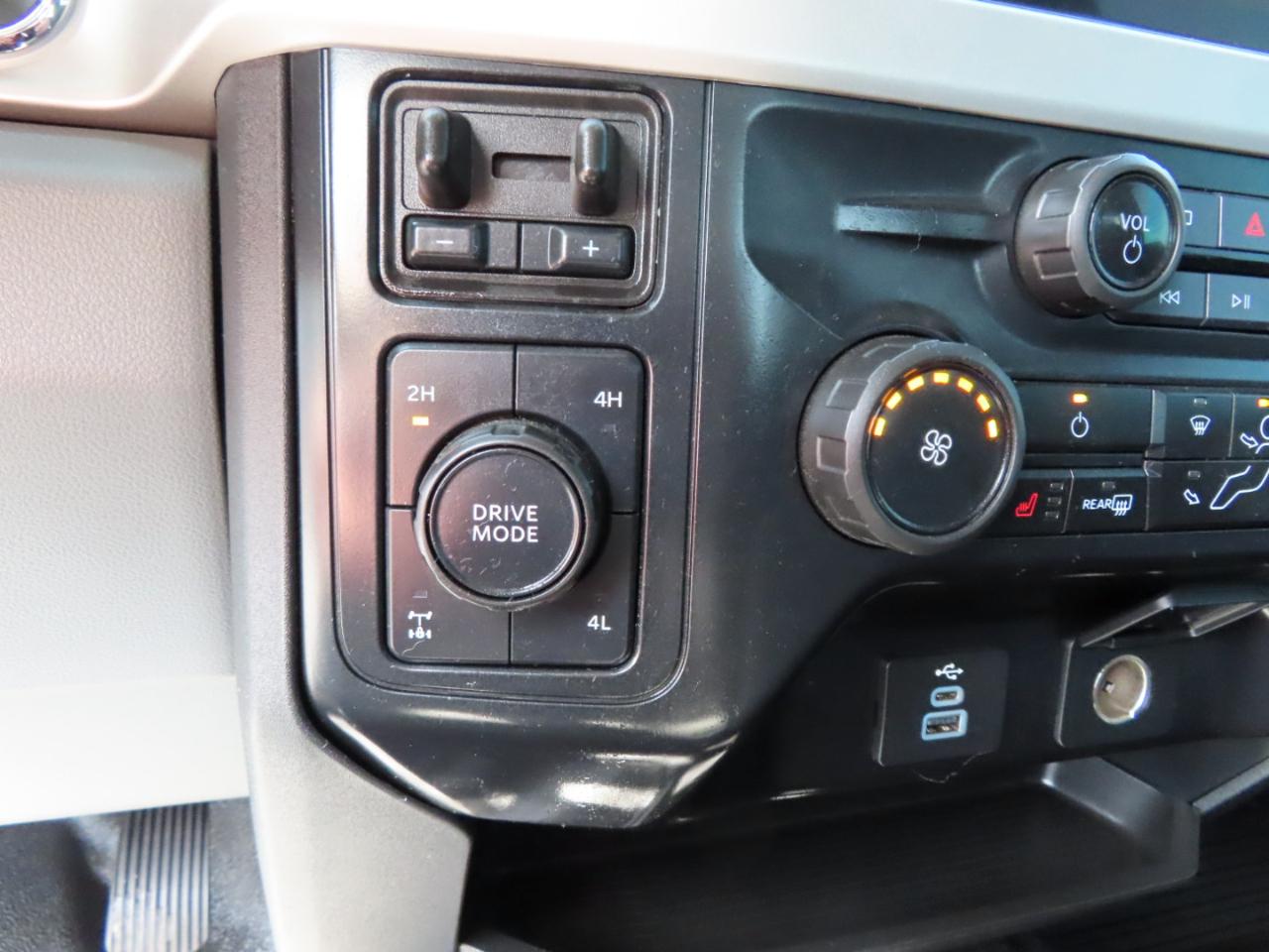 Ford Super Duty F-250 SRW XLT 4WD Crew Cab 8' Box 2025
