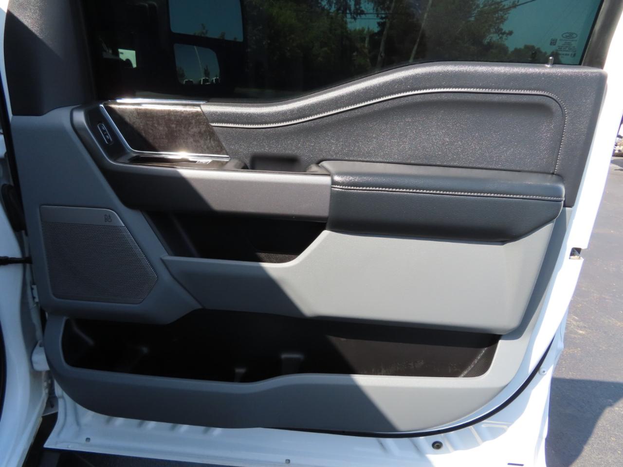 Ford Super Duty F-250 SRW XLT 4WD Crew Cab 8' Box 2025