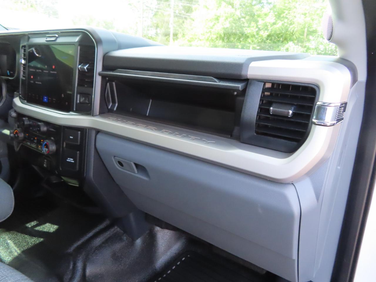 Ford Super Duty F-250 SRW XLT 4WD Crew Cab 8' Box 2025