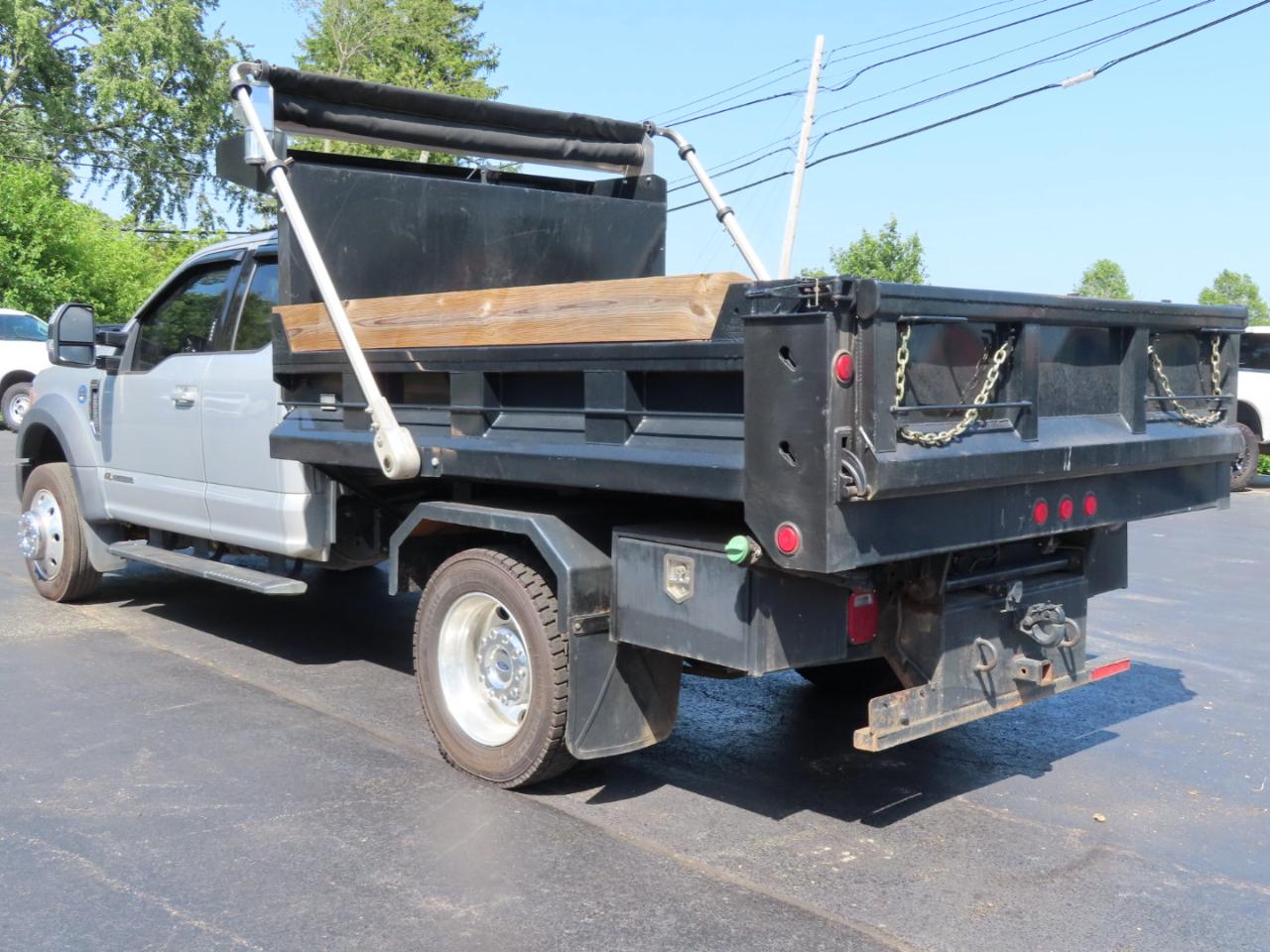 Ford Super Duty F-550 DRW Lariat 4WD SuperCab 192" WB 84" CA 2017