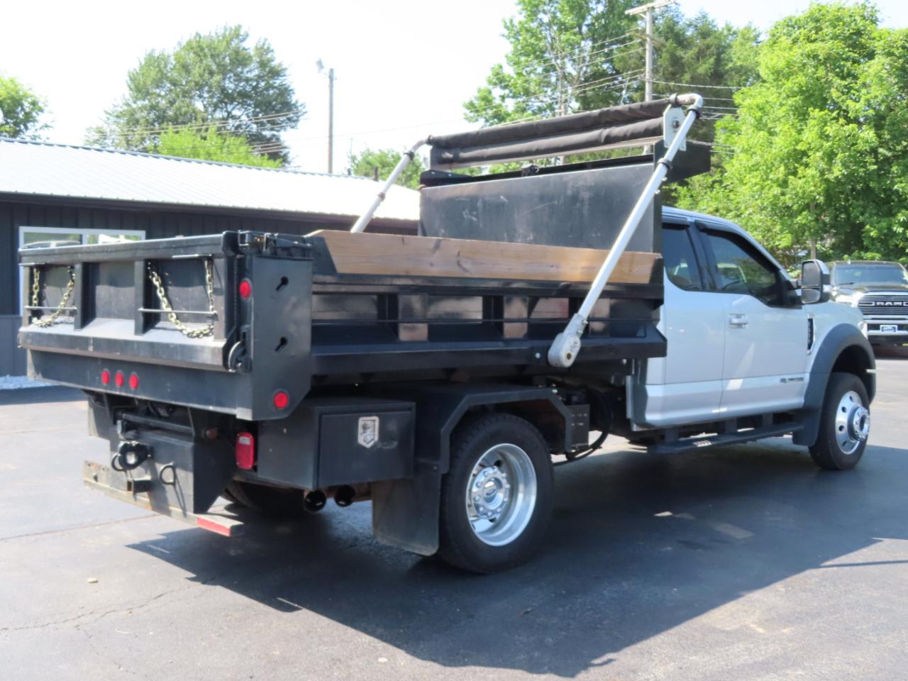 Ford Super Duty F-550 DRW Lariat 4WD SuperCab 192" WB 84" CA 2017