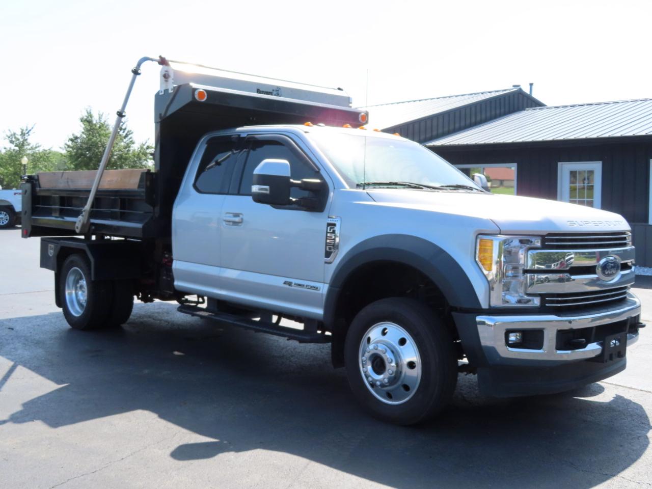 Ford Super Duty F-550 DRW Lariat 4WD SuperCab 192" WB 84" CA 2017