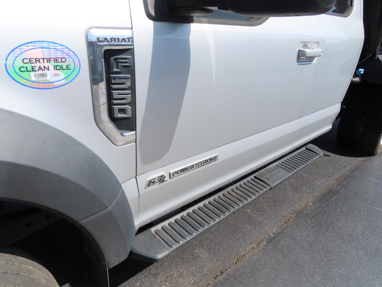 Ford Super Duty F-550 DRW Lariat 4WD SuperCab 192" WB 84" CA 2017