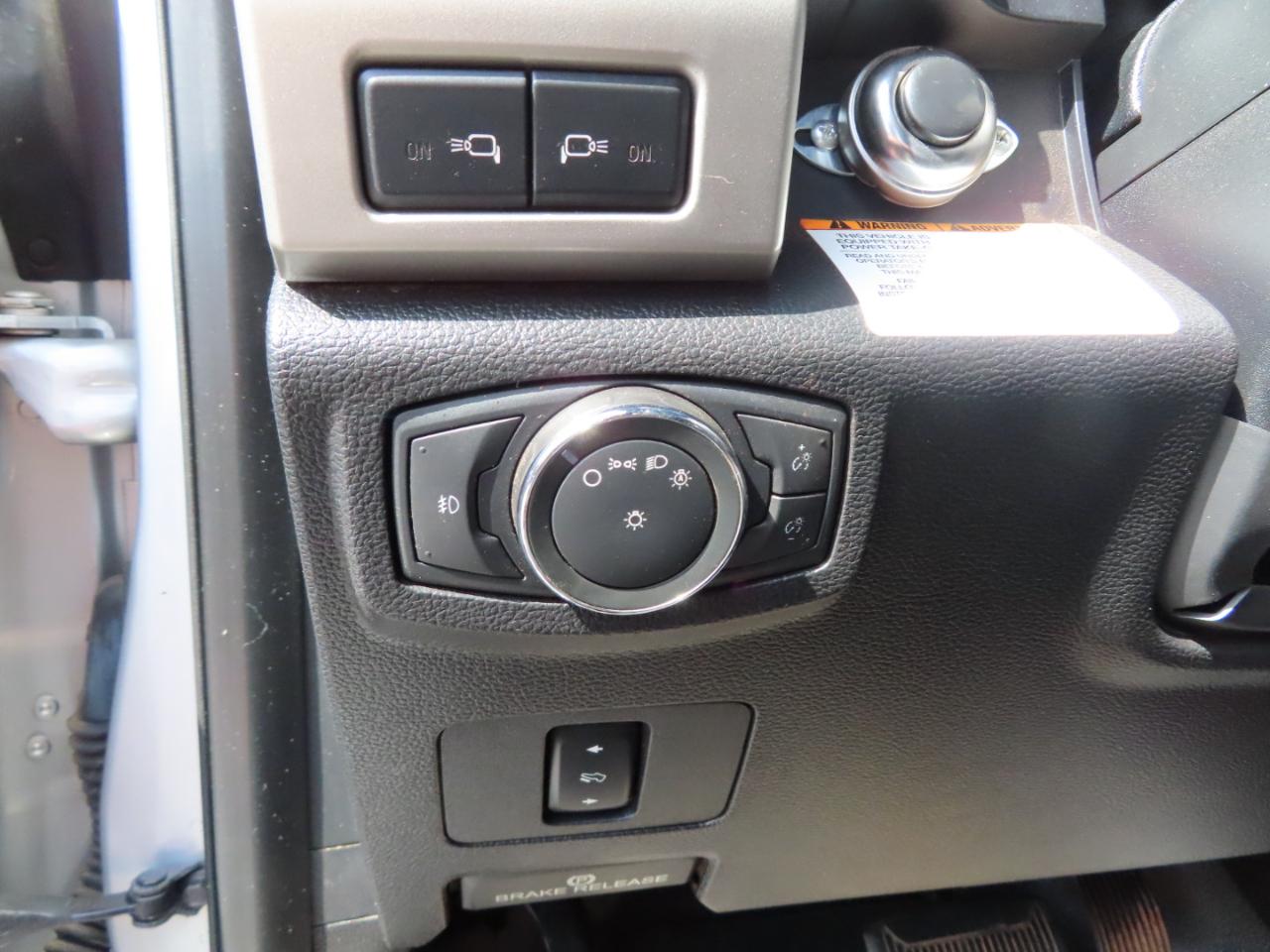 Ford Super Duty F-550 DRW Lariat 4WD SuperCab 192" WB 84" CA 2017