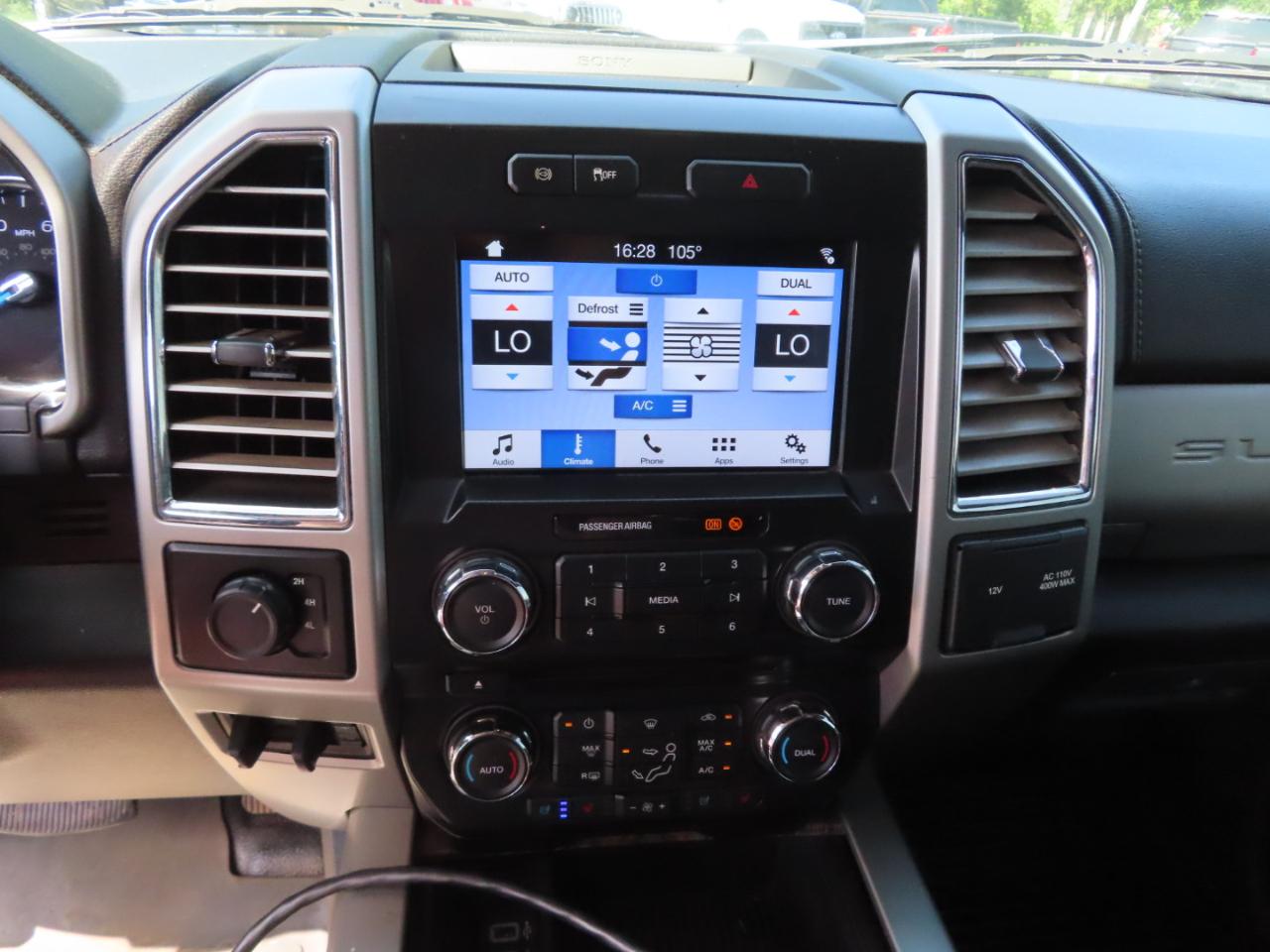 Ford Super Duty F-550 DRW Lariat 4WD SuperCab 192" WB 84" CA 2017