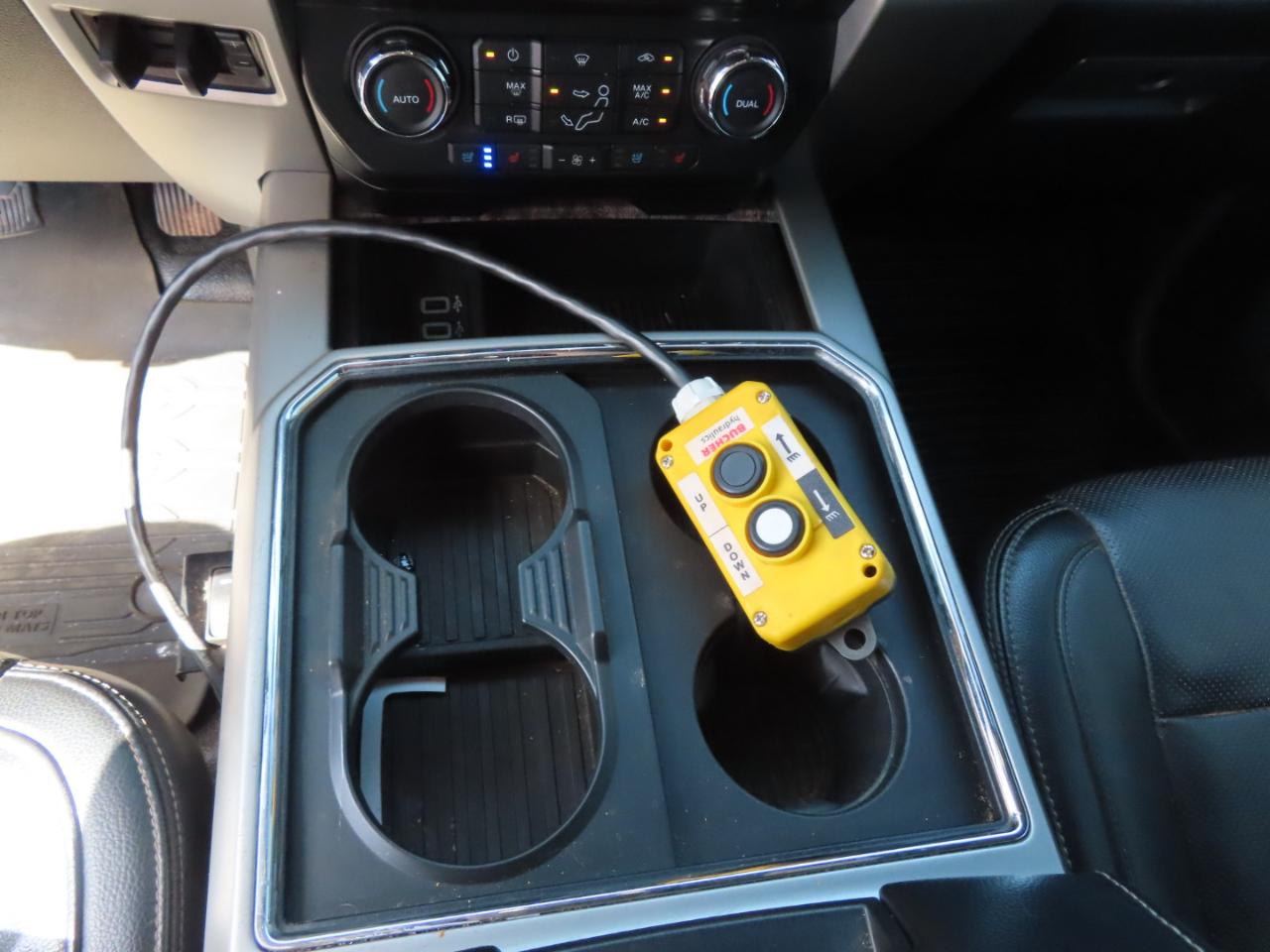 Ford Super Duty F-550 DRW Lariat 4WD SuperCab 192" WB 84" CA 2017