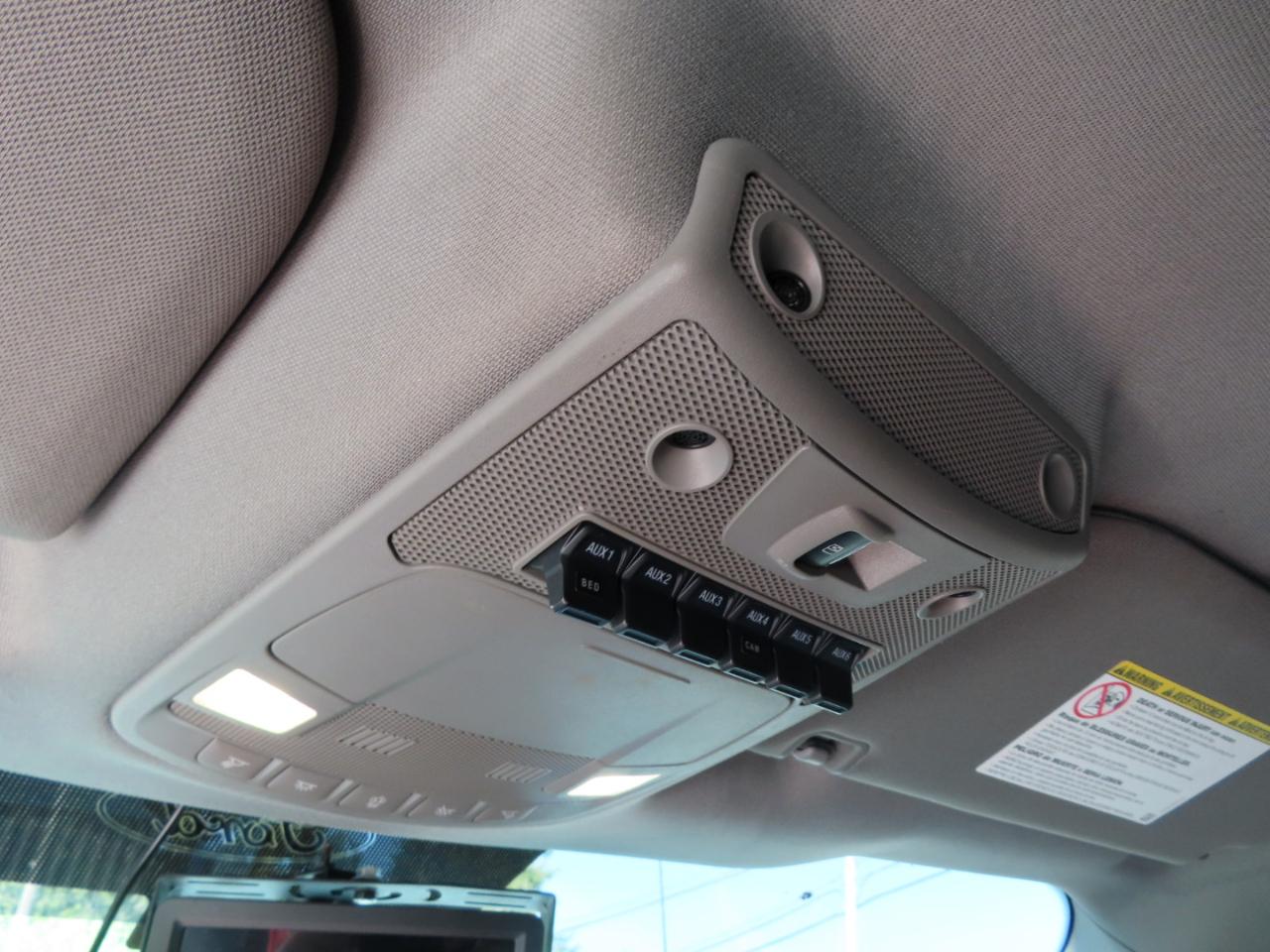Ford Super Duty F-550 DRW Lariat 4WD SuperCab 192" WB 84" CA 2017