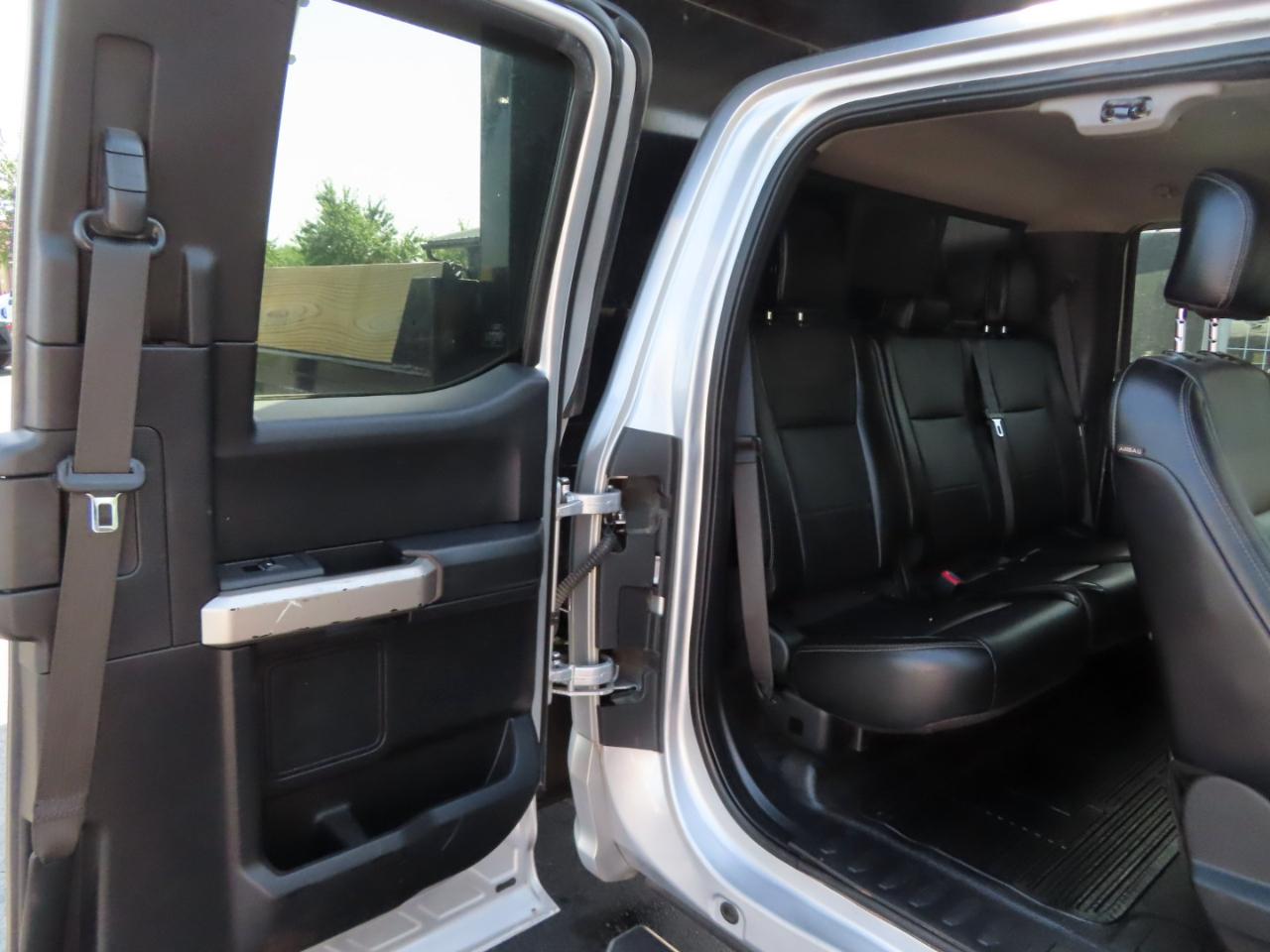 Ford Super Duty F-550 DRW Lariat 4WD SuperCab 192" WB 84" CA 2017
