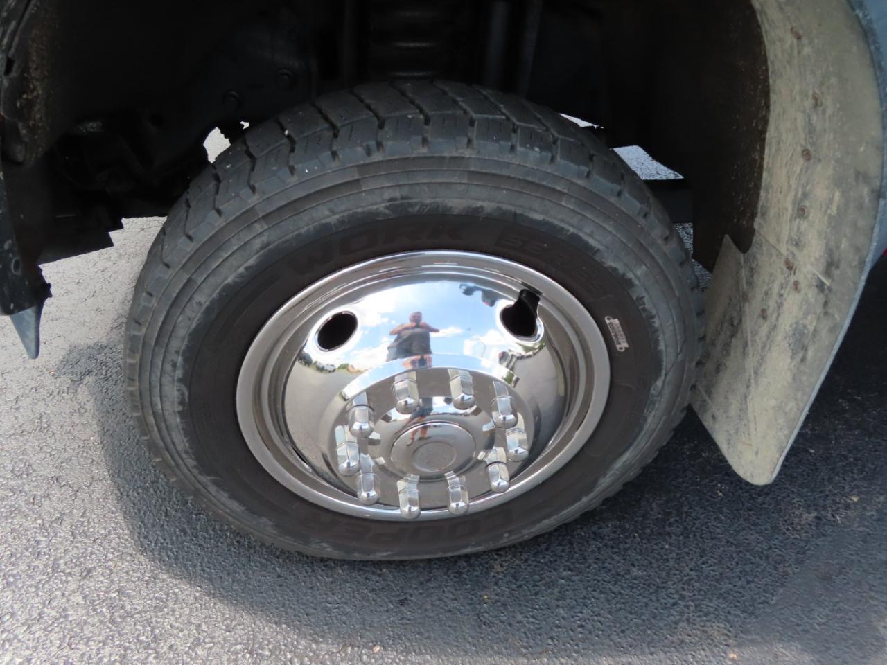 Ford Super Duty F-550 DRW 4WD Reg Cab 141" WB 60" CA XLT 2010
