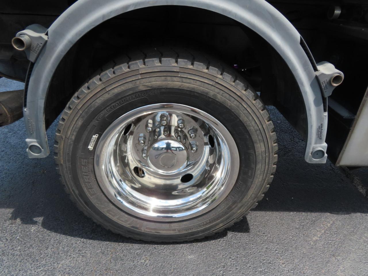 Ford Super Duty F-550 DRW 4WD Reg Cab 141" WB 60" CA XLT 2010