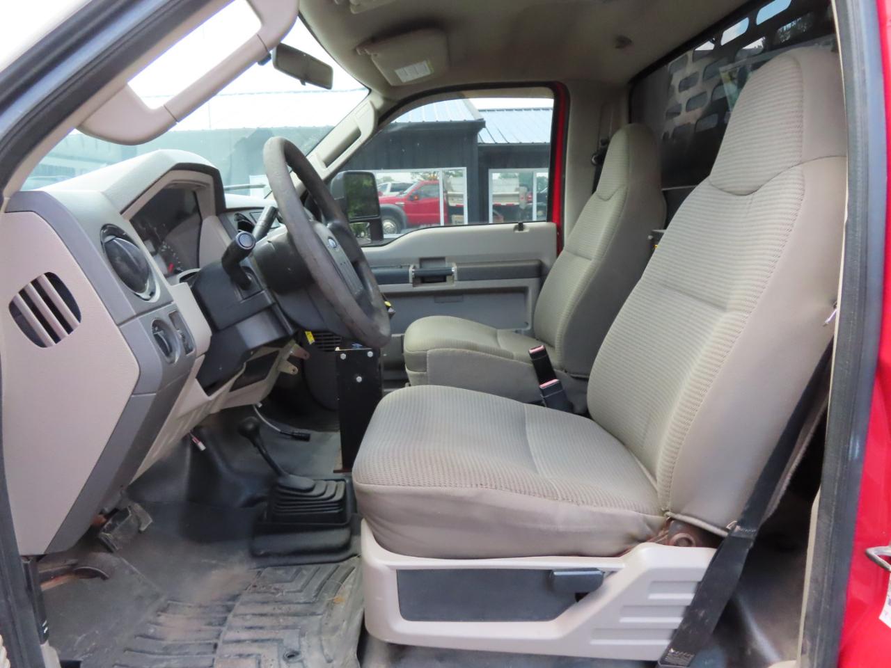 Ford Super Duty F-550 DRW 4WD Reg Cab 141" WB 60" CA XLT 2010