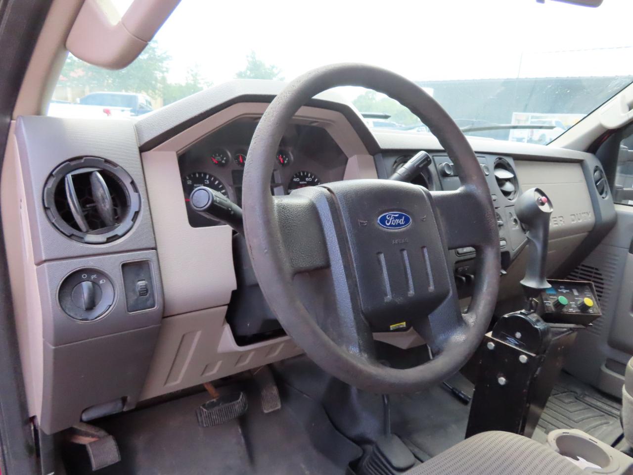 Ford Super Duty F-550 DRW 4WD Reg Cab 141" WB 60" CA XLT 2010