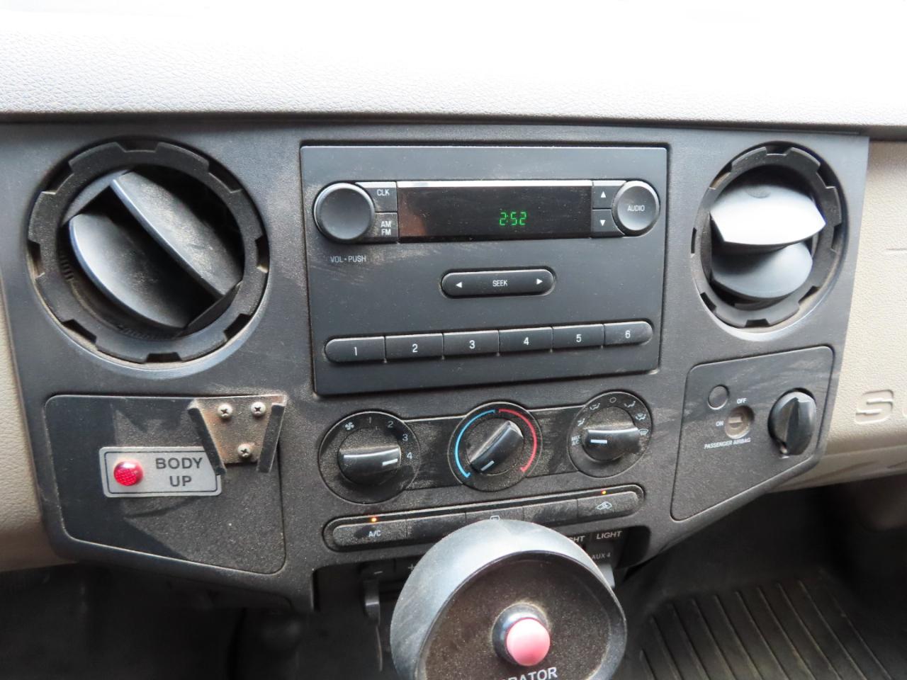 Ford Super Duty F-550 DRW 4WD Reg Cab 141" WB 60" CA XLT 2010