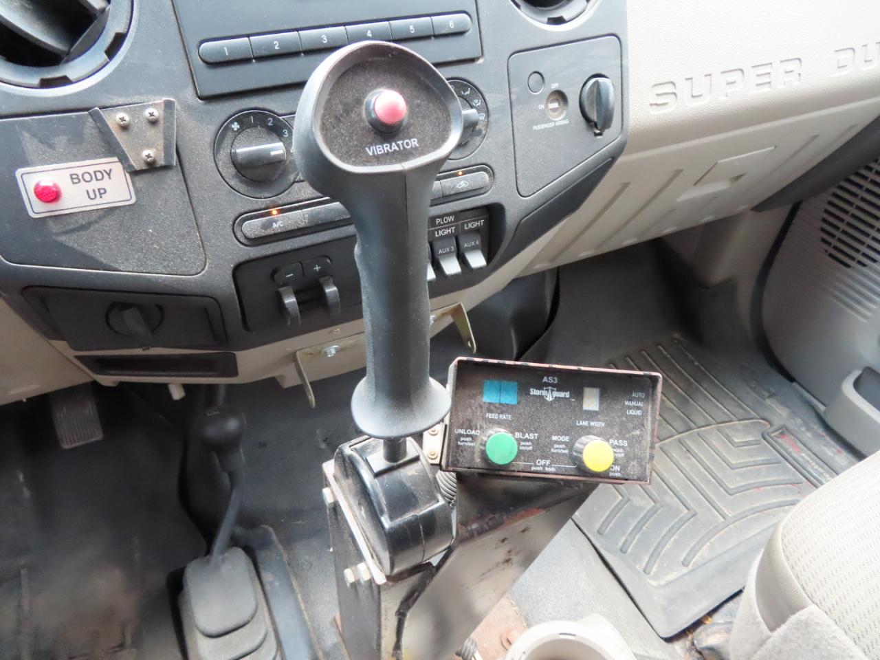 Ford Super Duty F-550 DRW 4WD Reg Cab 141" WB 60" CA XLT 2010