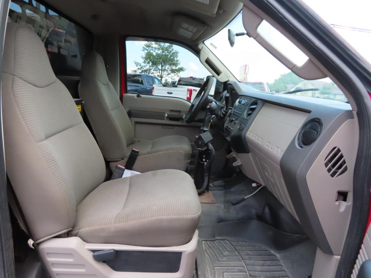 Ford Super Duty F-550 DRW 4WD Reg Cab 141" WB 60" CA XLT 2010