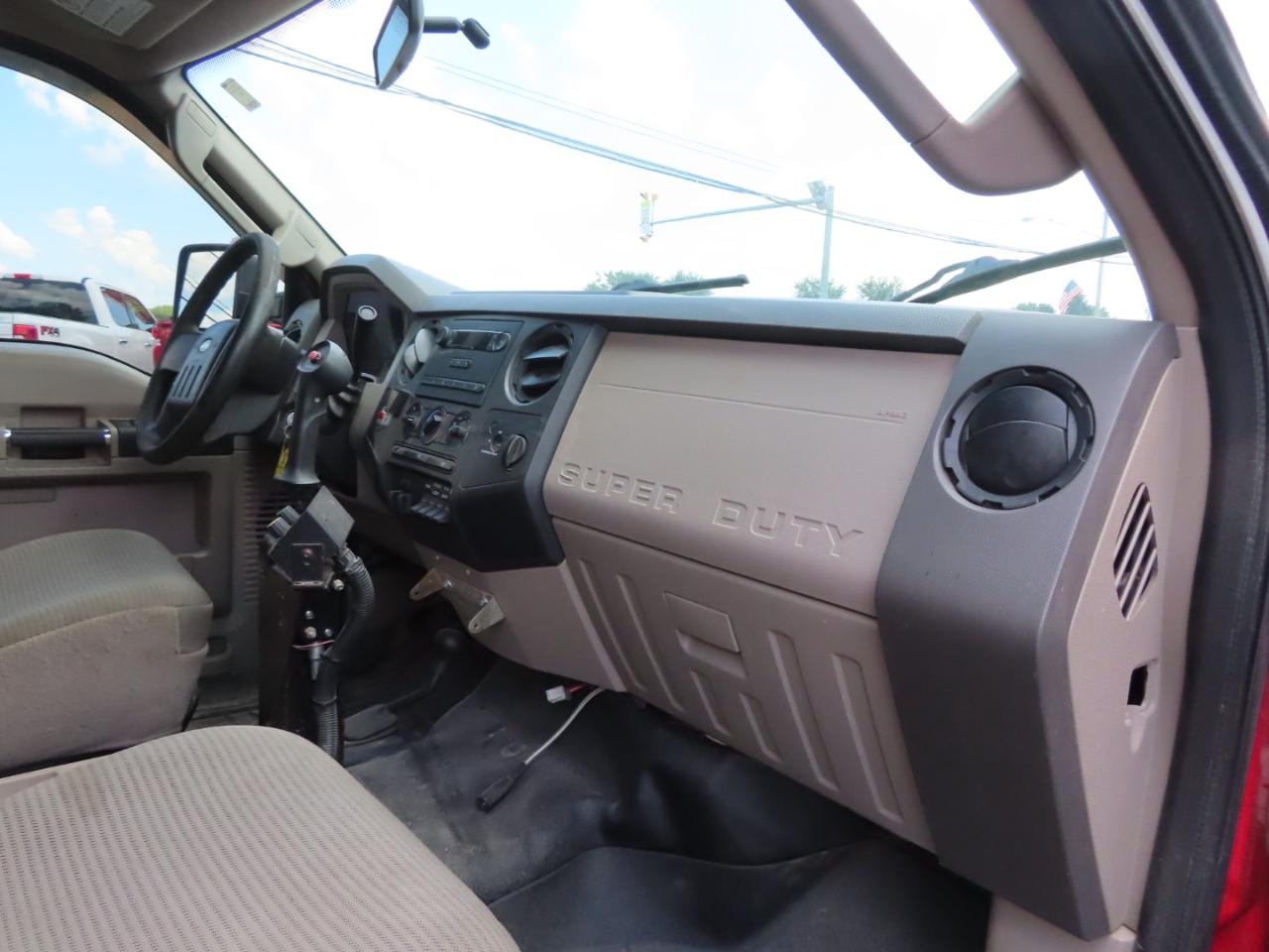 Ford Super Duty F-550 DRW 4WD Reg Cab 141" WB 60" CA XLT 2010