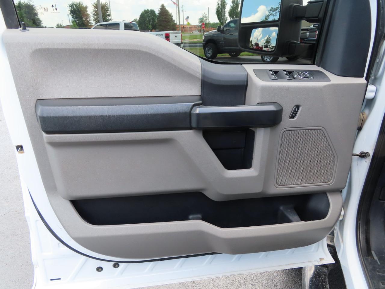 Ford Super Duty F-250 SRW XL 4WD Crew Cab 8' Box 2022