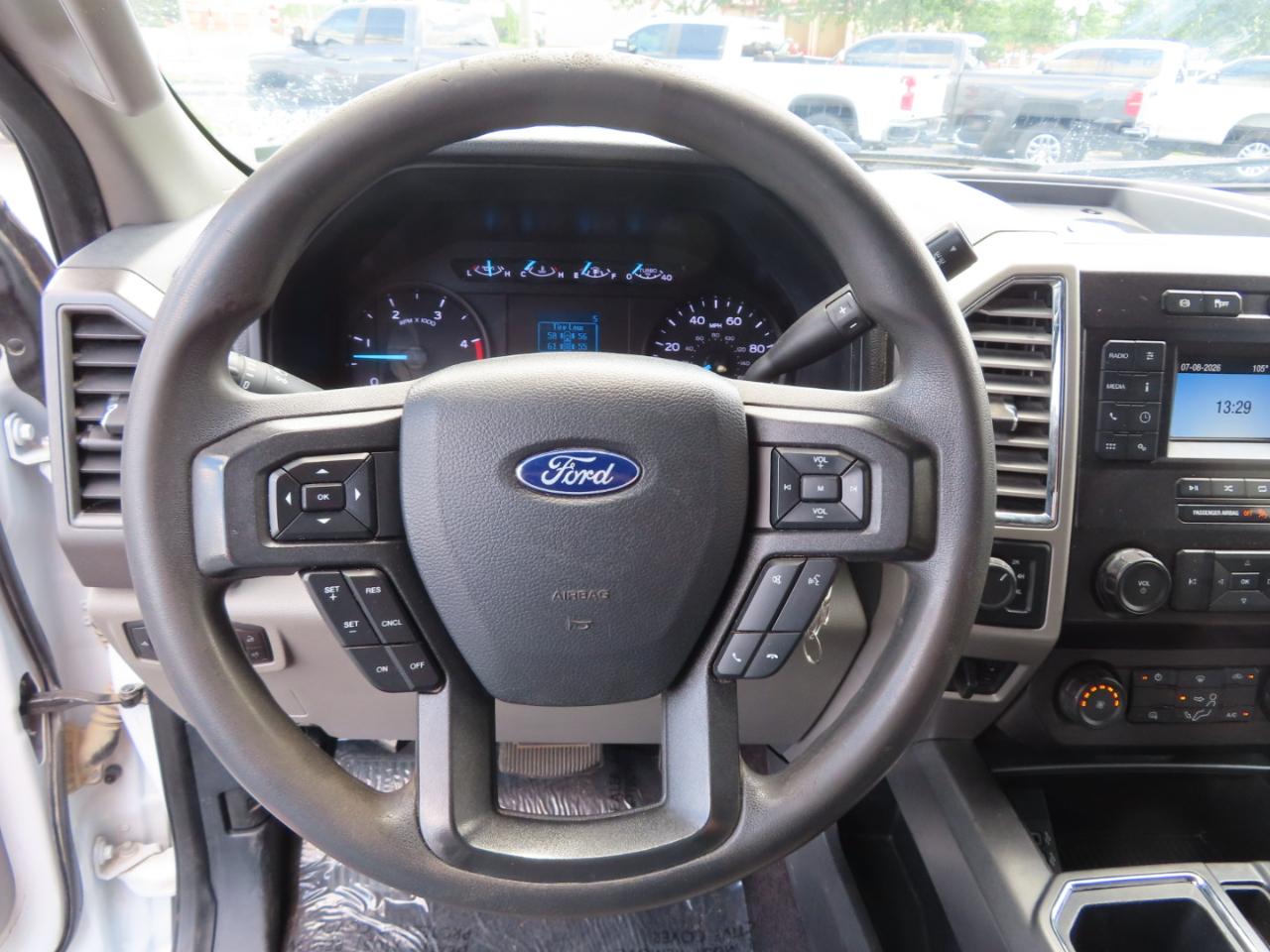 Ford Super Duty F-250 SRW XL 4WD Crew Cab 8' Box 2022