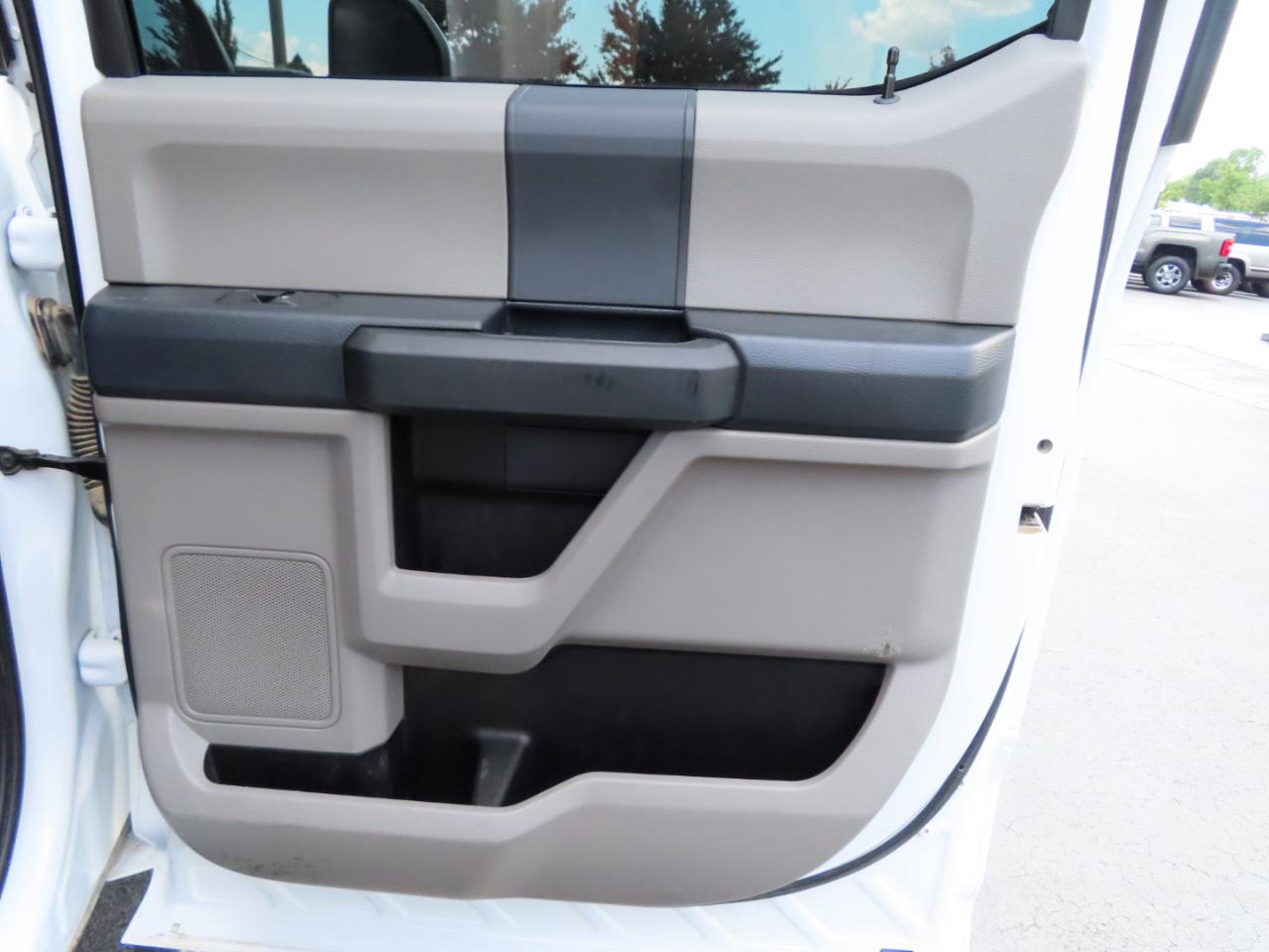 Ford Super Duty F-250 SRW XL 4WD Crew Cab 8' Box 2022