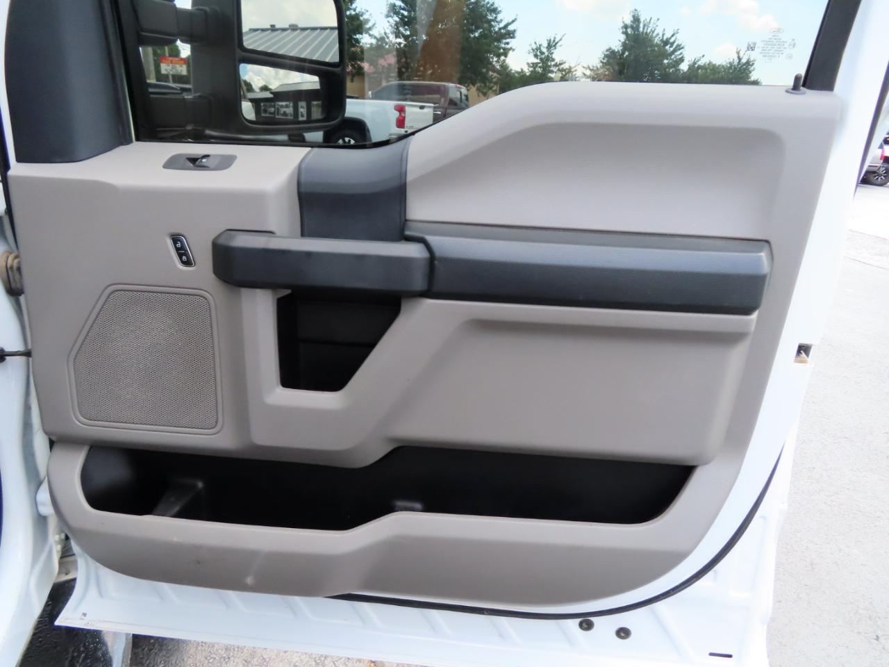 Ford Super Duty F-250 SRW XL 4WD Crew Cab 8' Box 2022