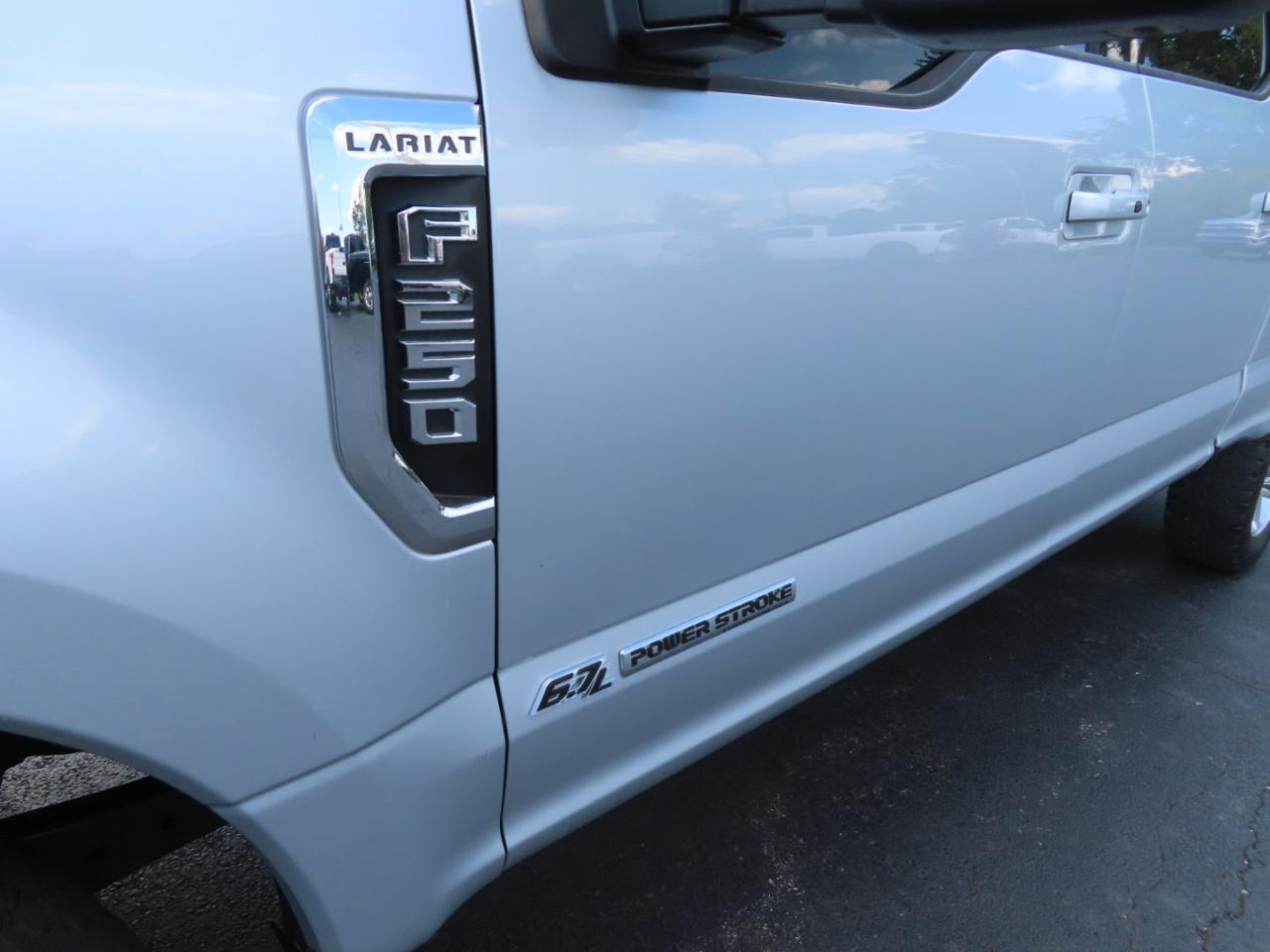 Ford Super Duty F-250 SRW Lariat 4WD Crew Cab 6.75' Box 2017