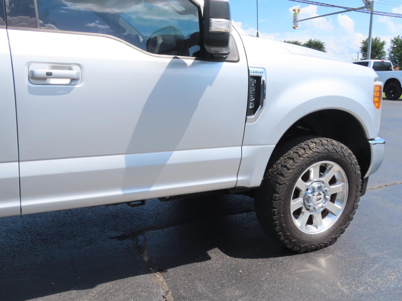 Ford Super Duty F-250 SRW Lariat 4WD Crew Cab 6.75' Box 2017