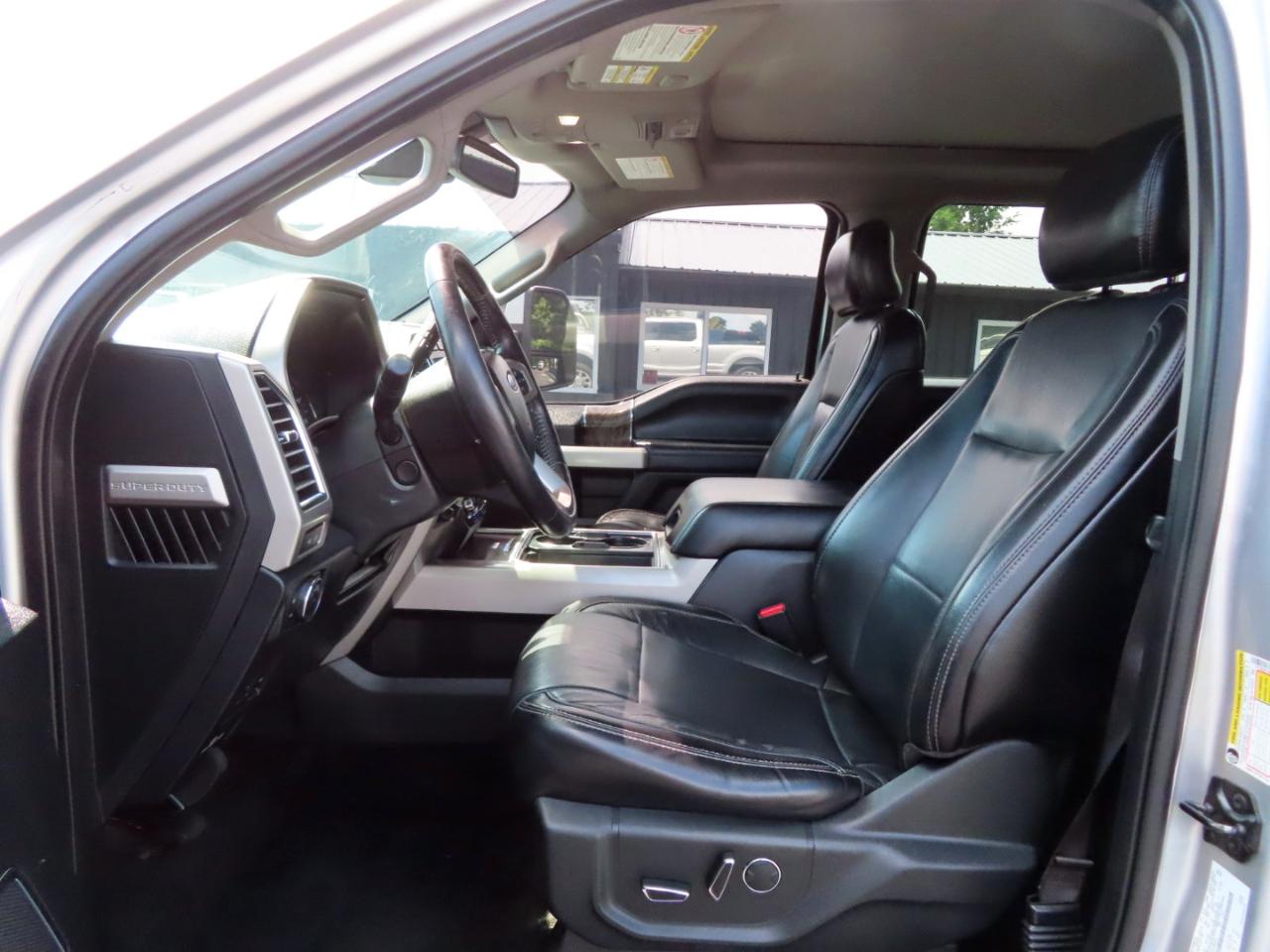 Ford Super Duty F-250 SRW Lariat 4WD Crew Cab 6.75' Box 2017