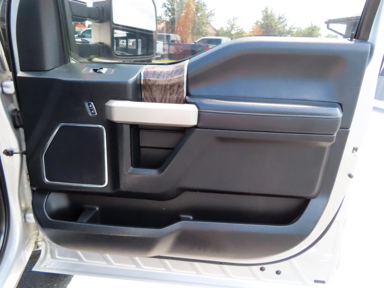 Ford Super Duty F-250 SRW Lariat 4WD Crew Cab 6.75' Box 2017