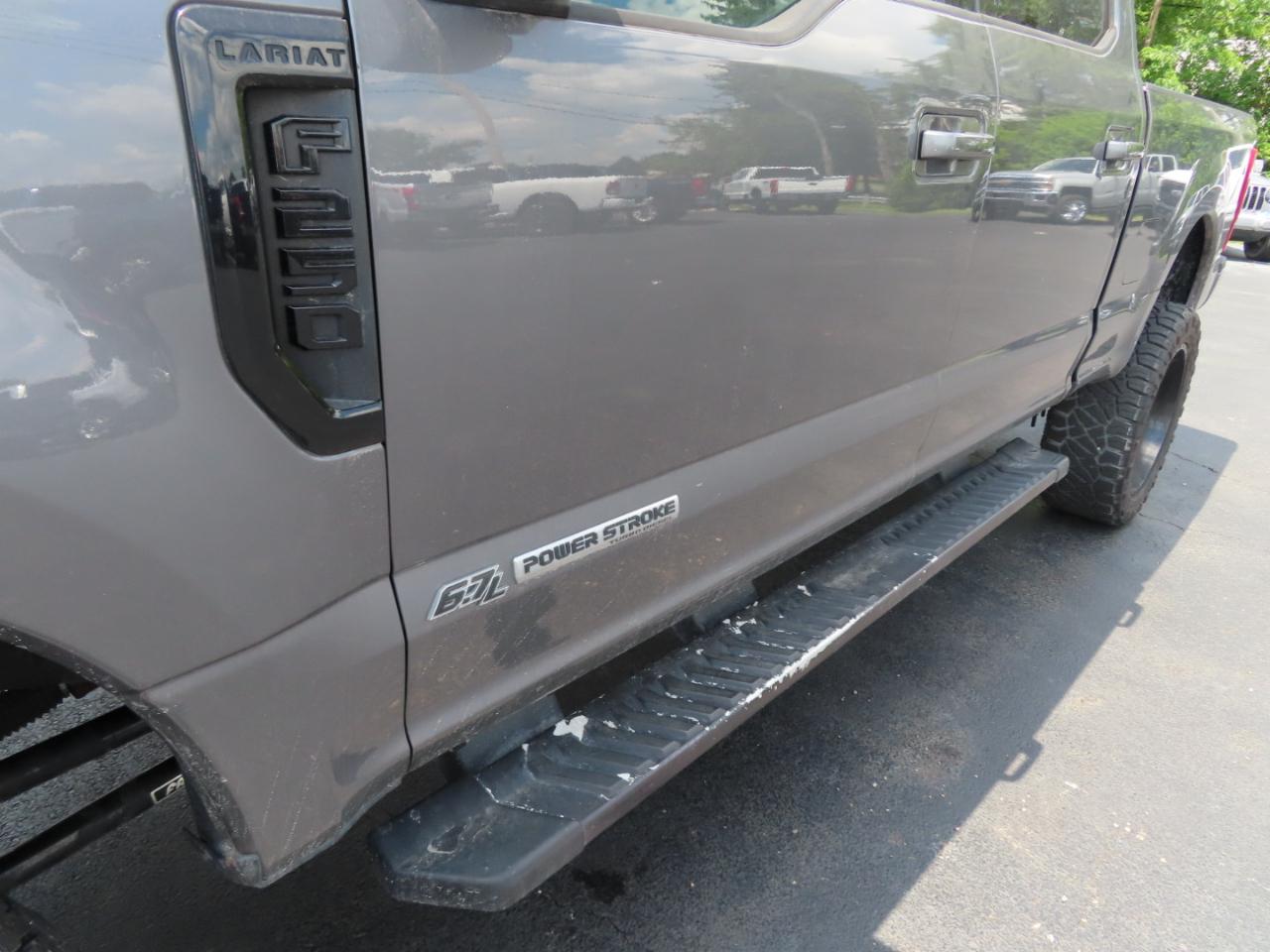 Ford Super Duty F-250 SRW Lariat 4WD Crew Cab 8' Box 2021