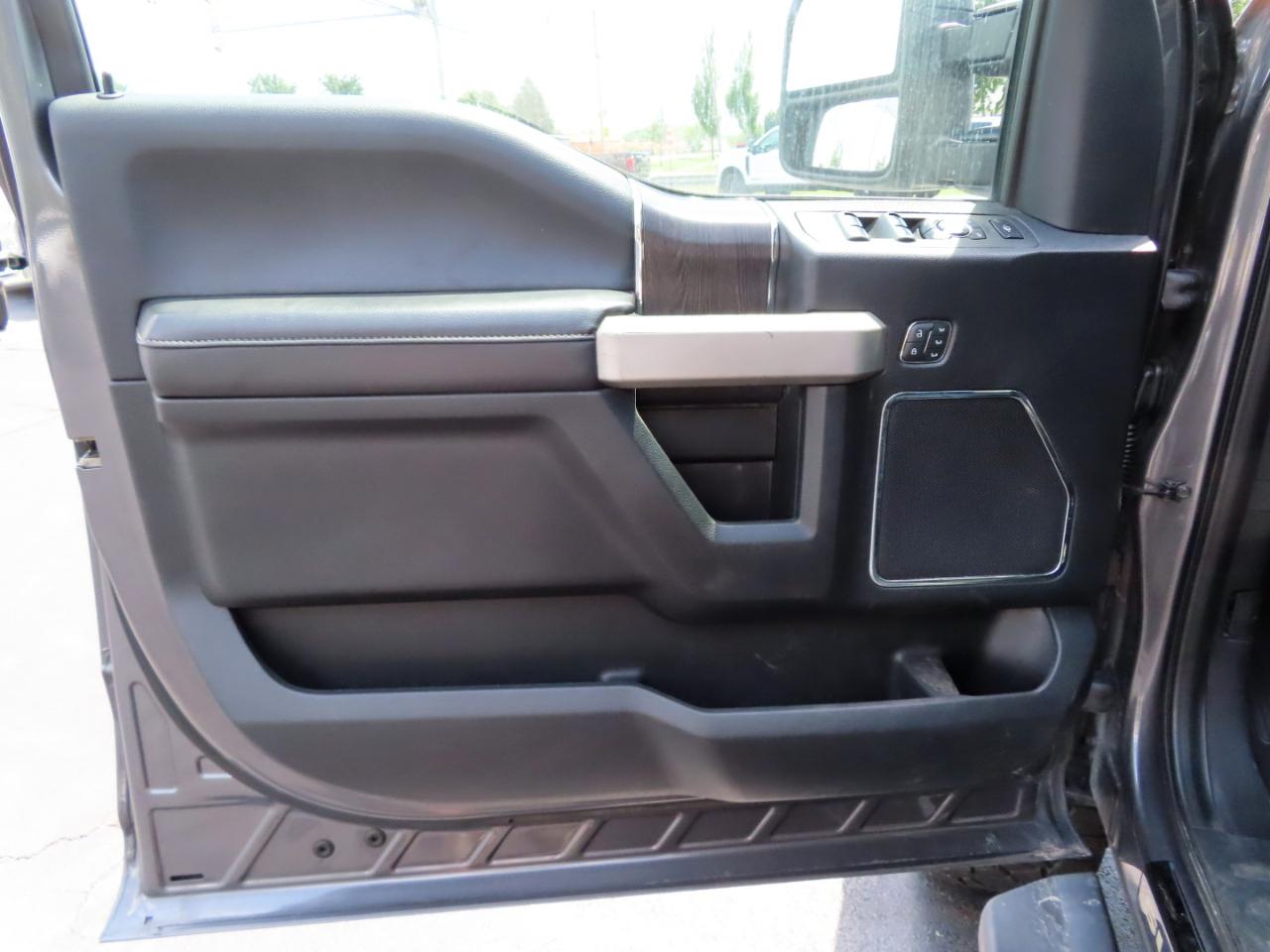 Ford Super Duty F-250 SRW Lariat 4WD Crew Cab 8' Box 2021