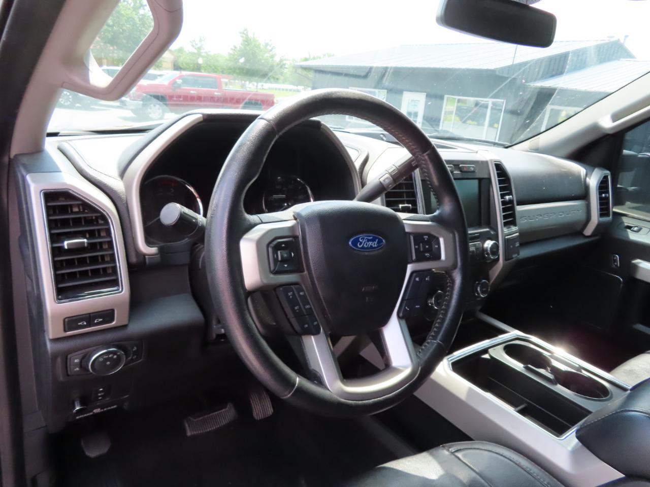 Ford Super Duty F-250 SRW Lariat 4WD Crew Cab 8' Box 2021