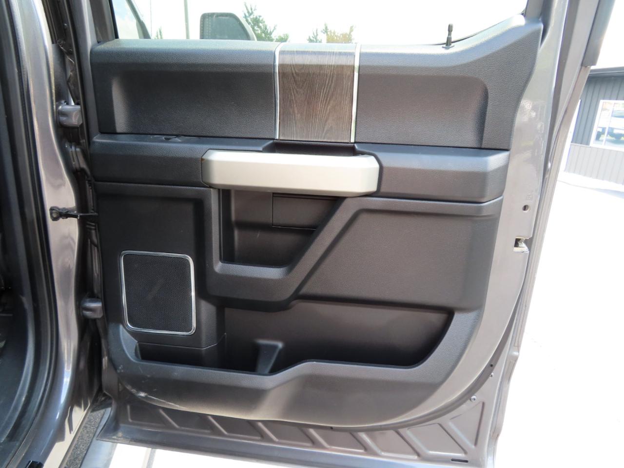 Ford Super Duty F-250 SRW Lariat 4WD Crew Cab 8' Box 2021
